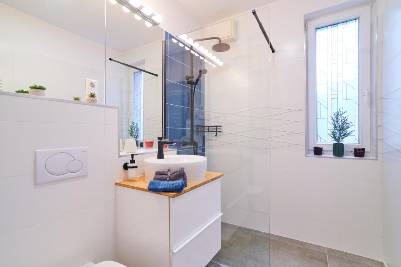 Feel Home Deluxe Corvin # Free Parking # Ac # Elevator Budapest Bagian luar foto